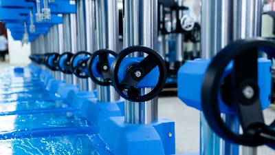 當(dāng)別家都在減配時(shí)，這家公司為何堅(jiān)持給手柄“增重”？